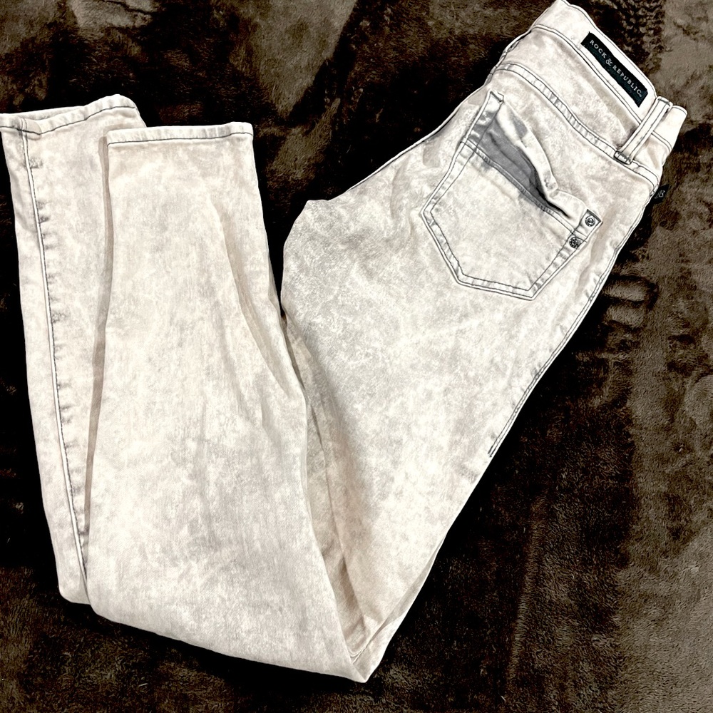 Mid Rise/high Rise skinny jeans!